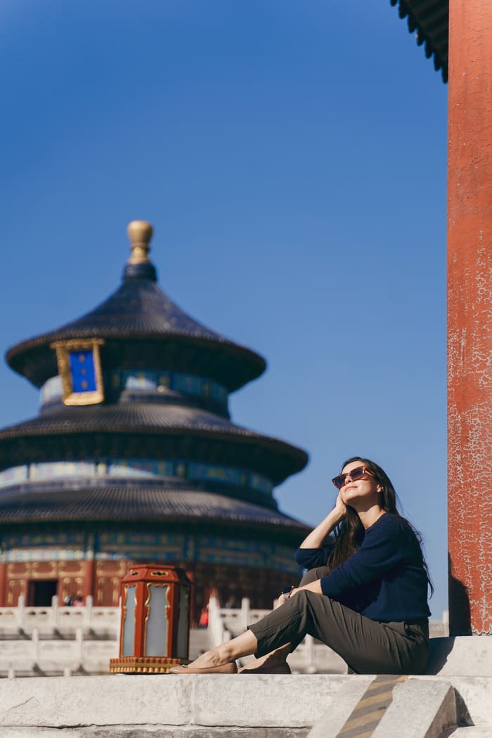 Mujer posando enfrente de Beijing